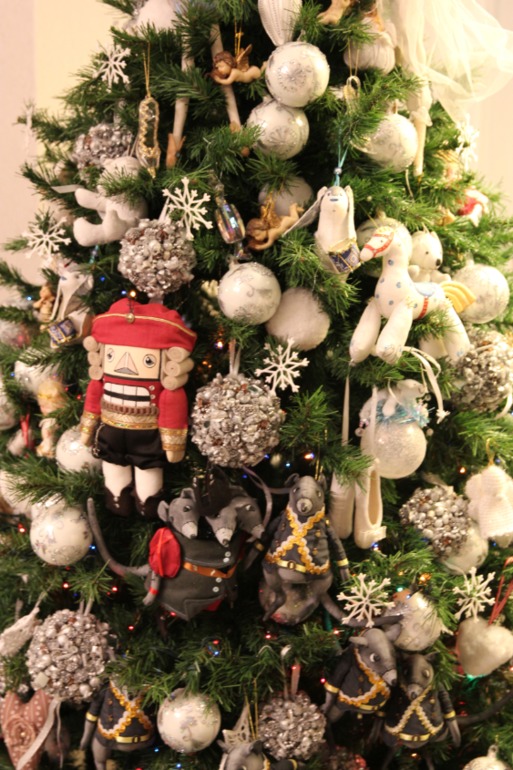 новый год к нам мчится...