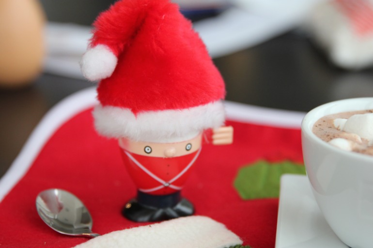 новогодний завтрак и сюрприз от деда Мороза)