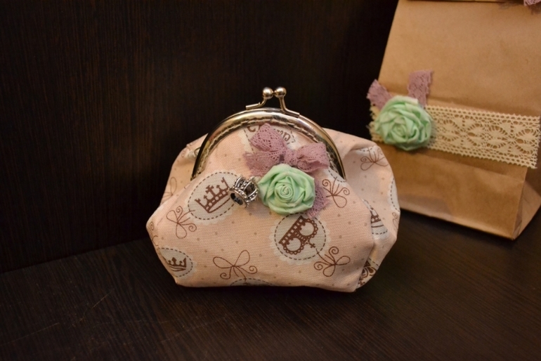 В подарок подруге.