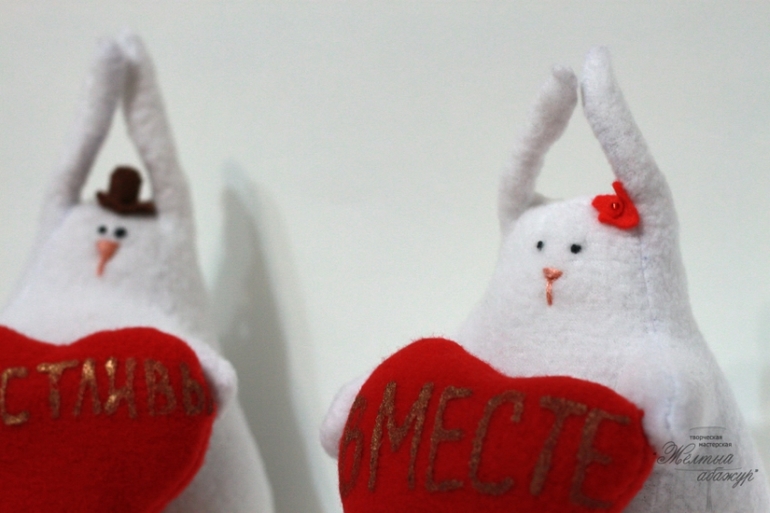 Парочка влюбленных заек.