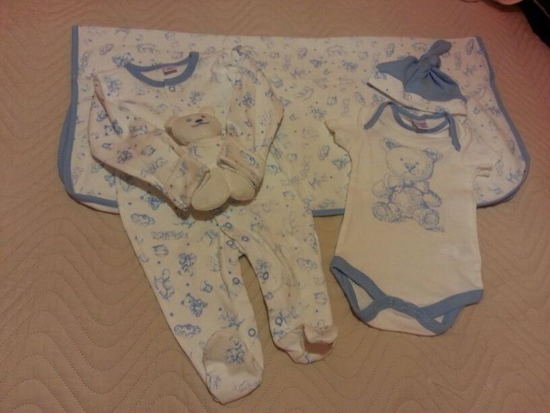 Девочки, какой наряд на выписку лучше?