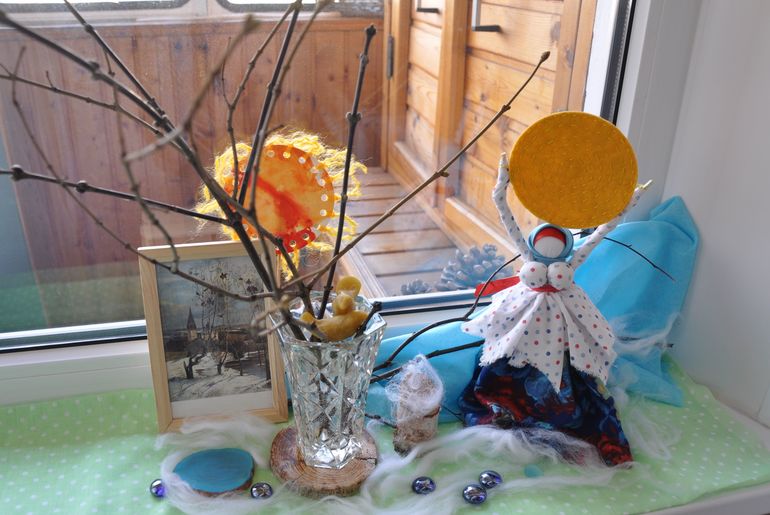 Столик времен года, Март.