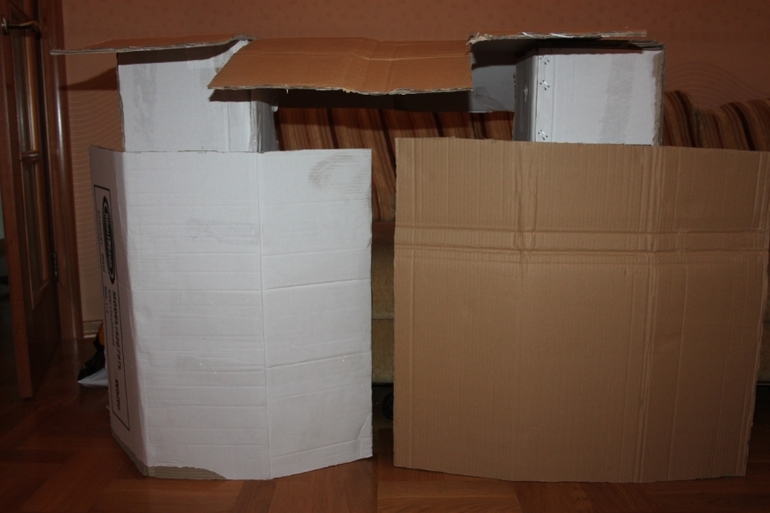 Особенности создания фальш-камина из картонных коробок