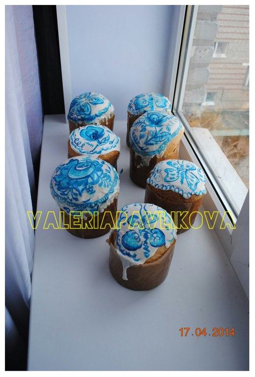 Куличи, Первый опыт декорирования