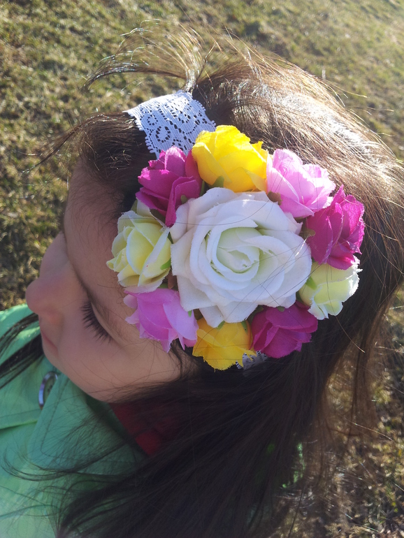 Повязочки с цветами.