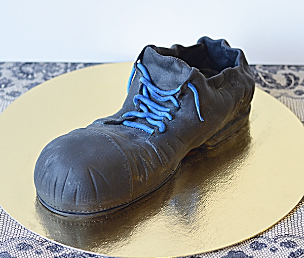 Башмак... Старый, стоптанный башмак Чарли...