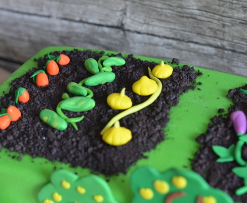Торт "Огород" и капкейки к нему...