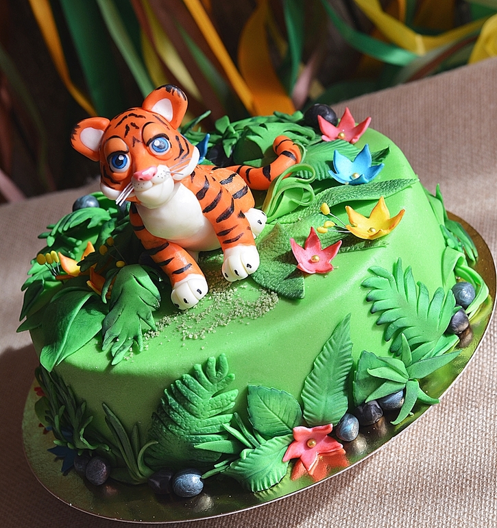 Торт с тигренком.
