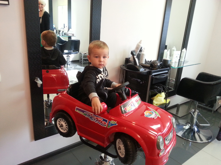 Первый поход в салон красоты)