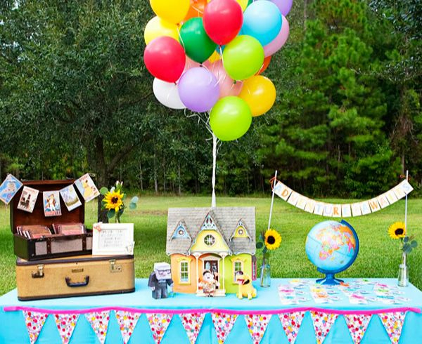 Little party: кино и шарики на открытом воздухе