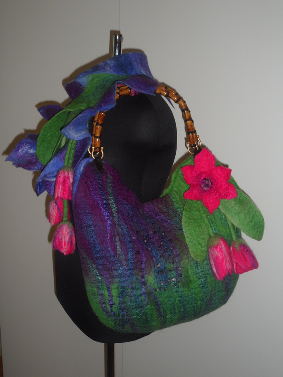 Так сильно захотелось тюльпанов-решила их свалять