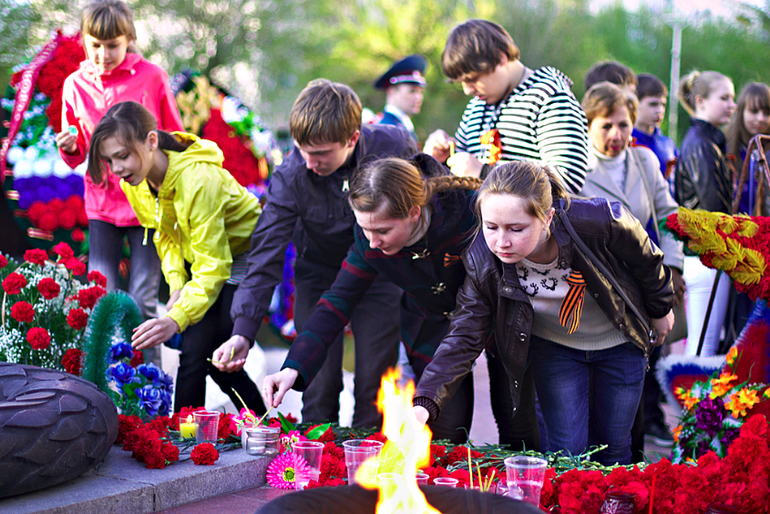 Сегодня у вечного огня...