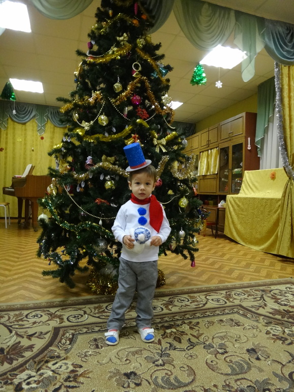 Первый утренник в детском саду)))