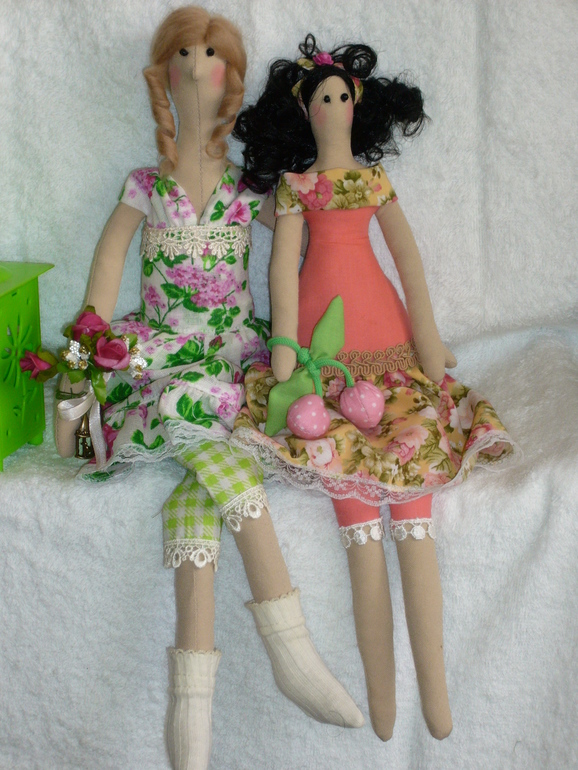 Еще одна куколка.