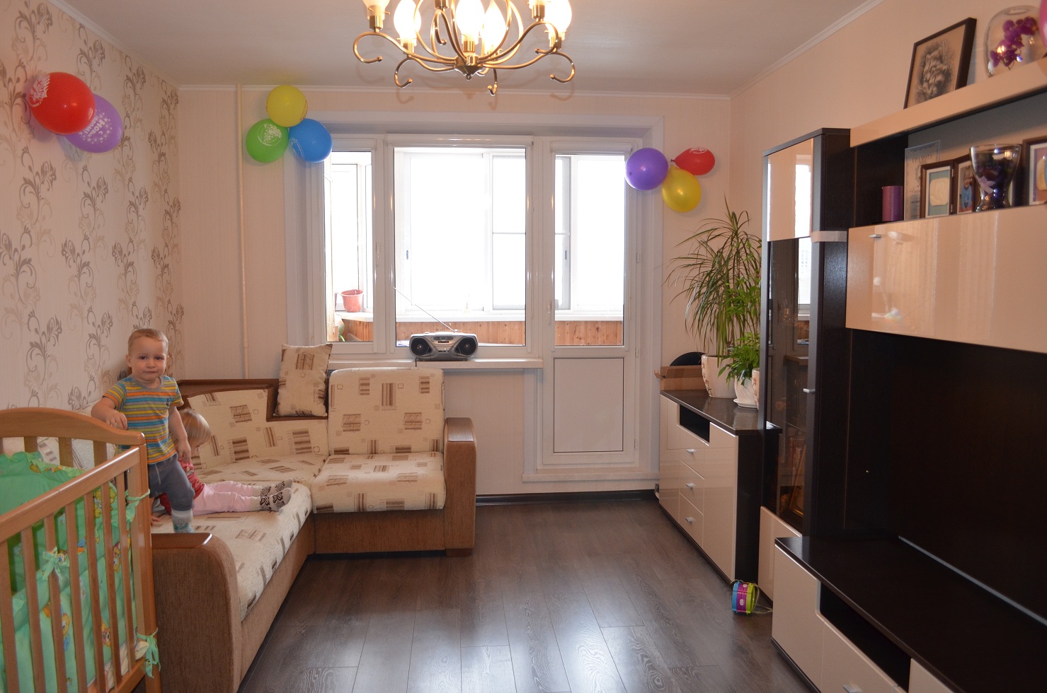 Какие шторы повесить в зале??