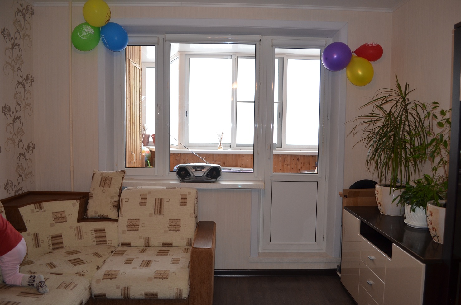 Какие шторы повесить в зале??