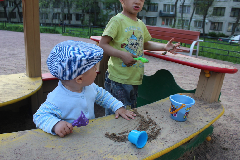 Сегодня погода прелесть...сынуля.Нагулялись.две долгих прогулки.