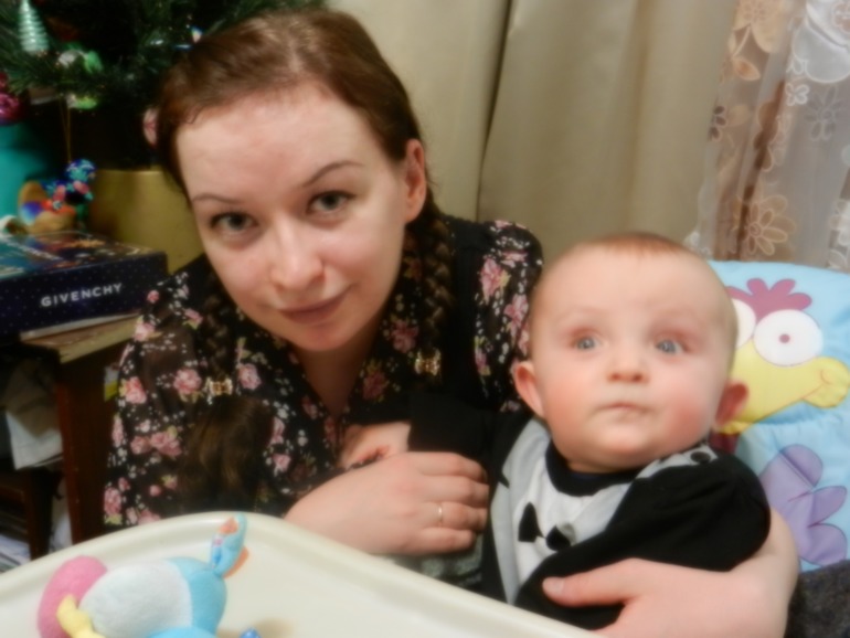 Новогодняя ночь)))Встречали втроём)))Пытались сидеть за столом тоже  втроем...