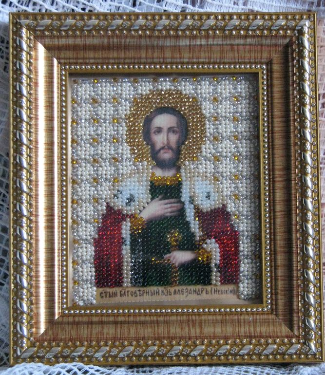 Доченька вышивала.