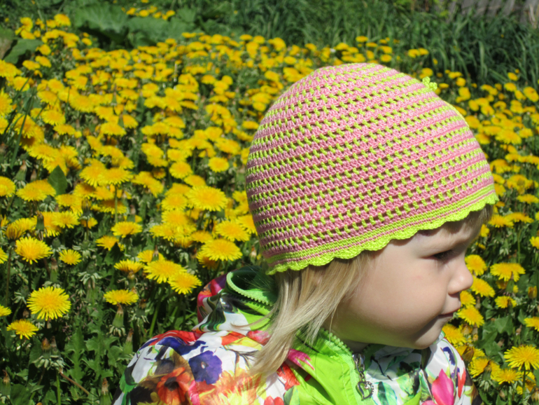 две летние шапочки