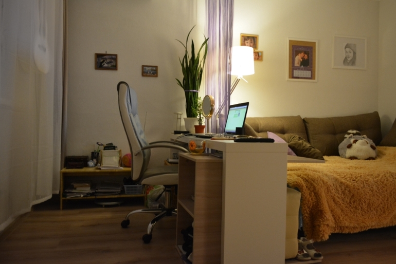 Решила показать свою комнату))