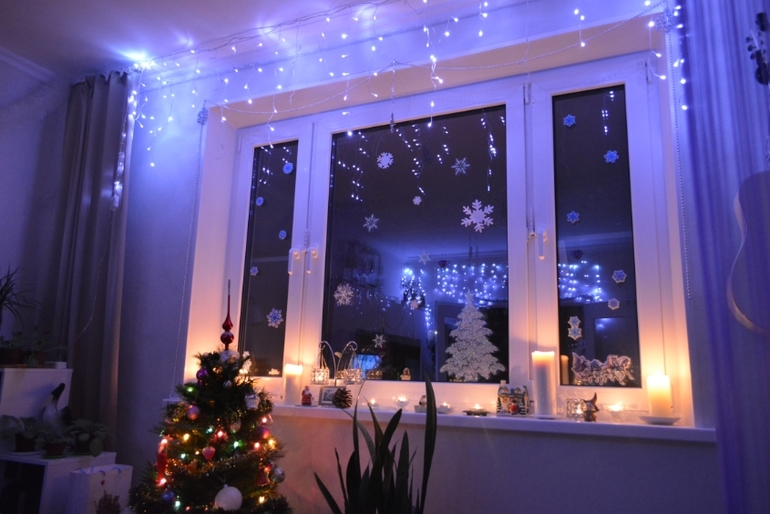 Решила показать свою комнату))