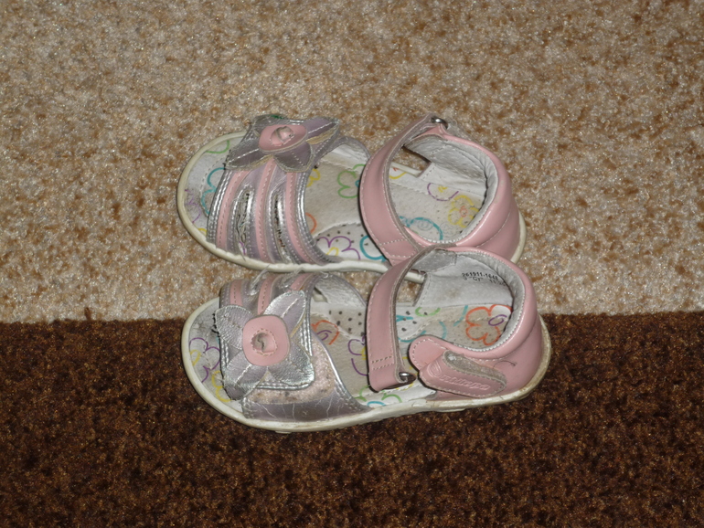 Продам обувь б/у для девочки размеры от 19 до 26