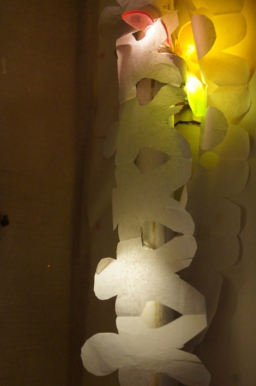 5 мая. Вырезать бумажных человечков