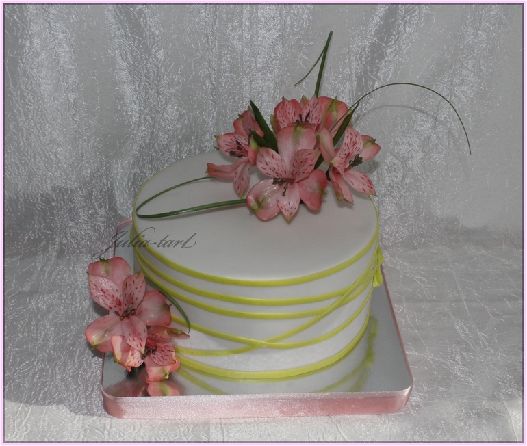 С альстромериями..