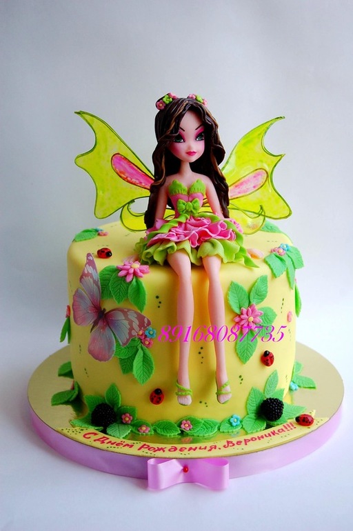 Торт с куклой Винкс.