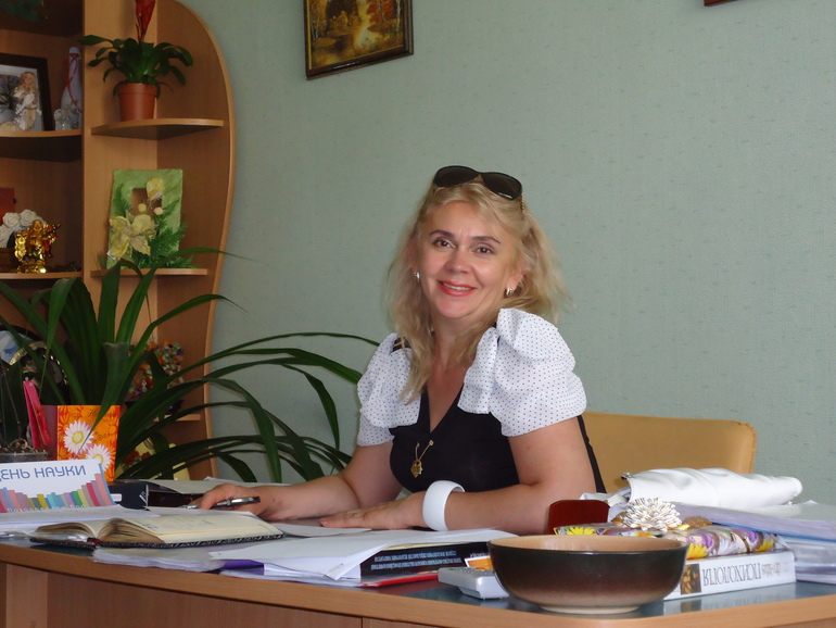 Мне стало интерессно, сколько маме дадите?