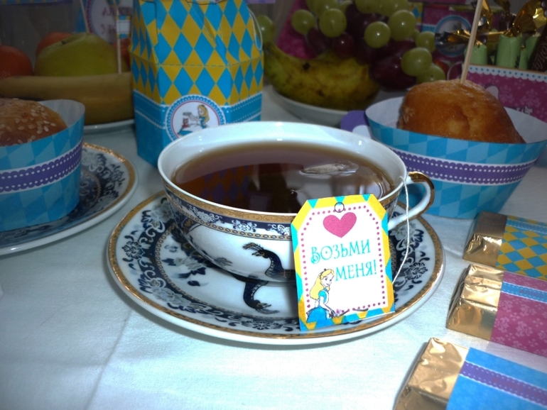 Оформление дня рождения "Алиса в стране чудес"