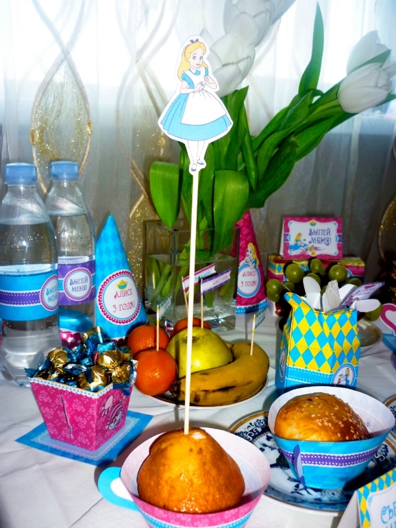 Оформление дня рождения "Алиса в стране чудес"