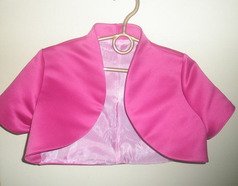 Продаю два платья, очень красивые!