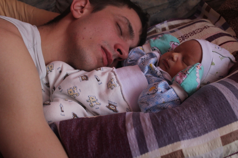 Нам уже целый месяц)))