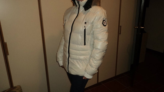 распродаю остатки курток MONCLER COLMAR 3500РУБ