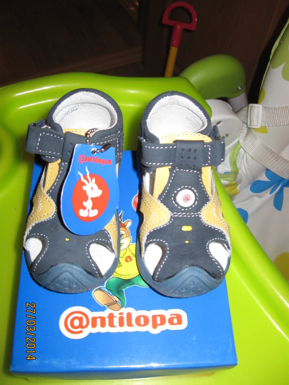 Продаю симпатичные сандалики на лето фирмы  "Антилопа" для мальчика 21 размер. Новые. Натуральная кожа. 900р.