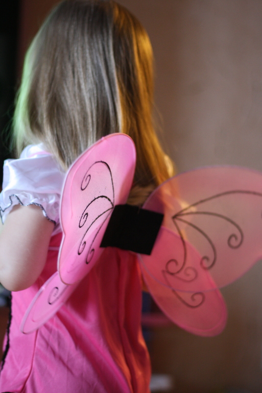 ребь ждет не дождется утренников,репетирует каждый день)