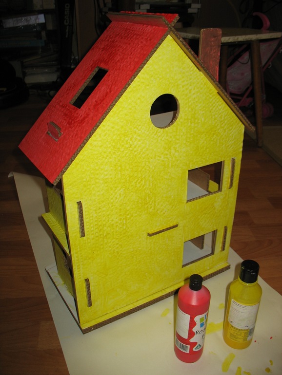 Картонный кукольный домик
