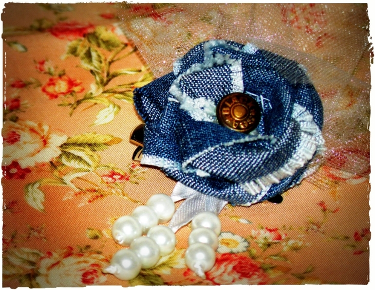 Первая брошь