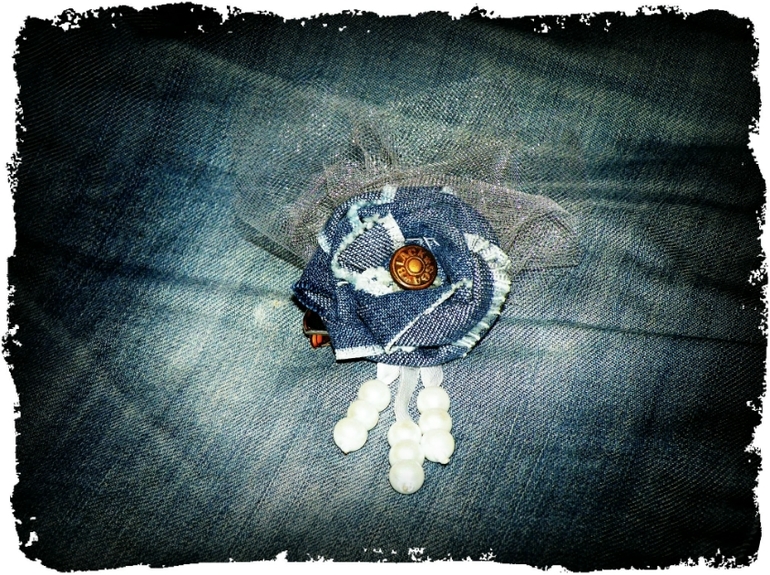 Первая брошь