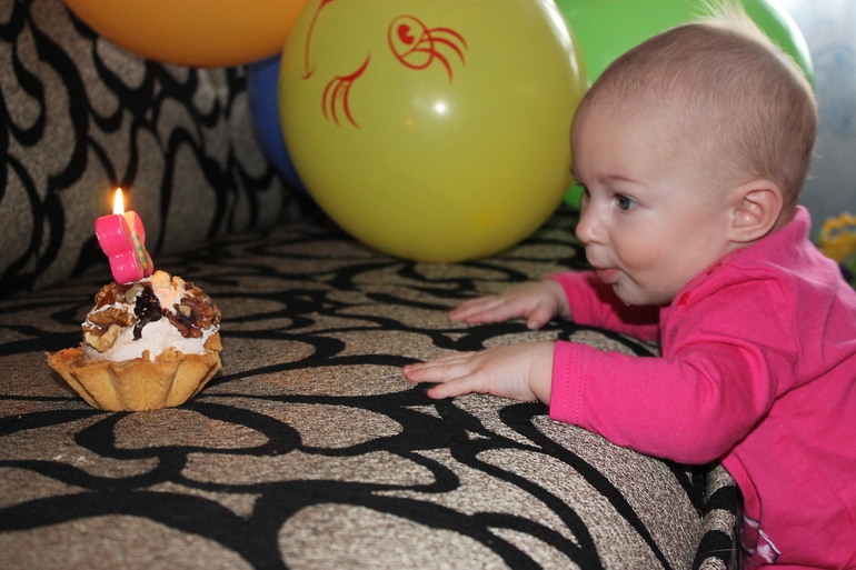 Ритуле 6 месяцев))Мы уже как полгода счастливые мама и папа))