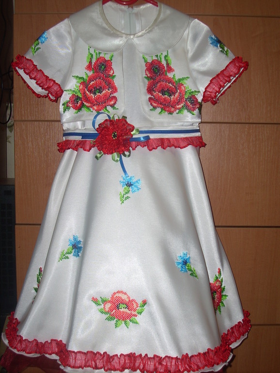 Я его вышила и пошила!