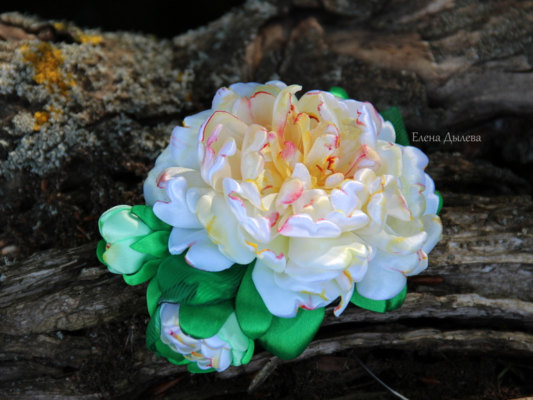 Браслет на руку с пиончиком