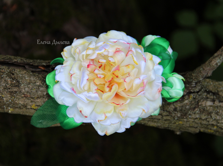 Браслет на руку с пиончиком