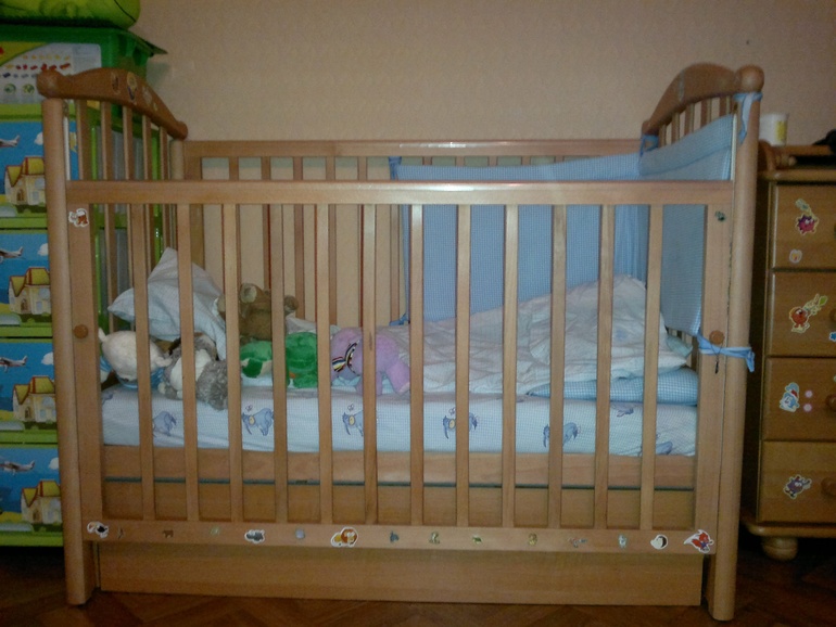 Продам детскую кроватку