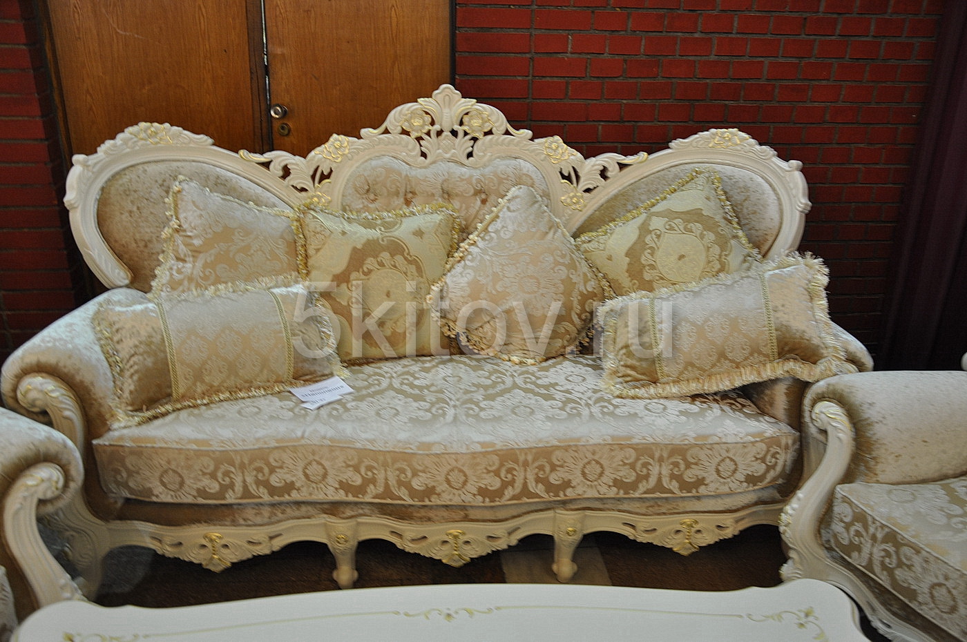 Продаю новый комплект мягкой мебели