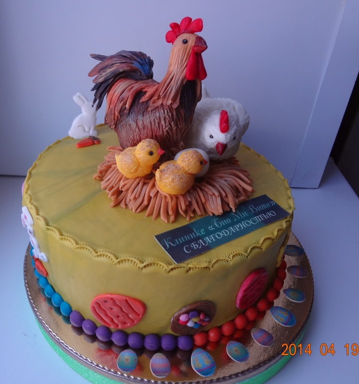 "ТОРТ ПАСХАЛЬНЫЙ" Шоколадные бисквиты, вишня в желе, шоколадный трюфельный крем, сливочный крем (взбитые сливки+маскарпоне). Декор из шоколада. Вес 4 кг.