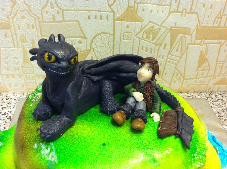 Торт для девочке,"Как приручить дракона",и в горошек