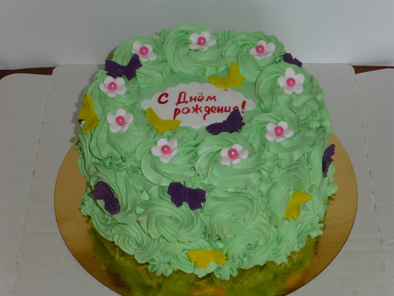 Простенький , украшен сливками!